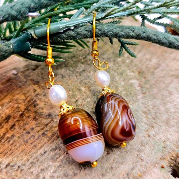 Nature Banded Agate & Pearl Dangle Earring - Picture 3 of 10